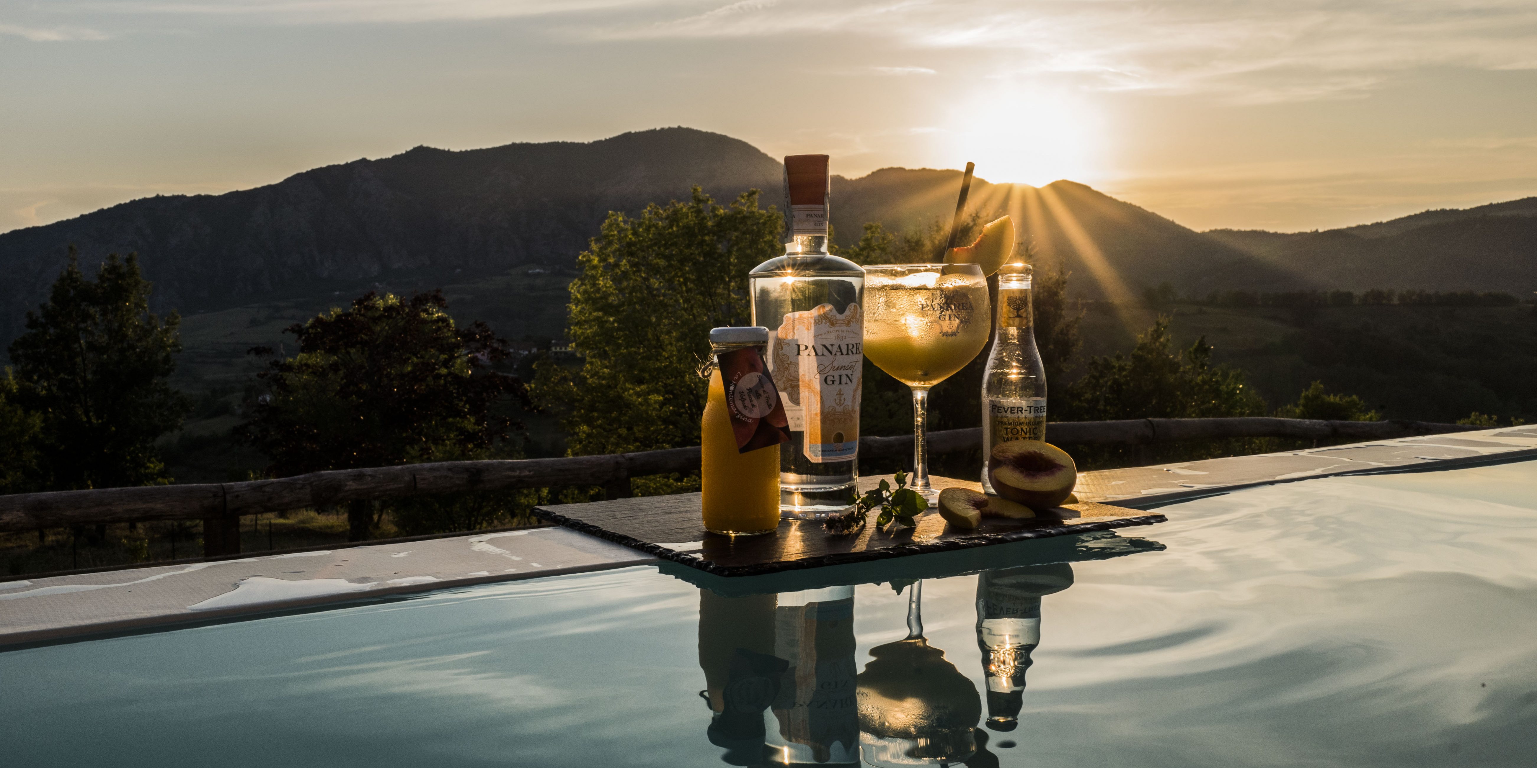 cocktail con gin e frutta cocktail con gin e frutta